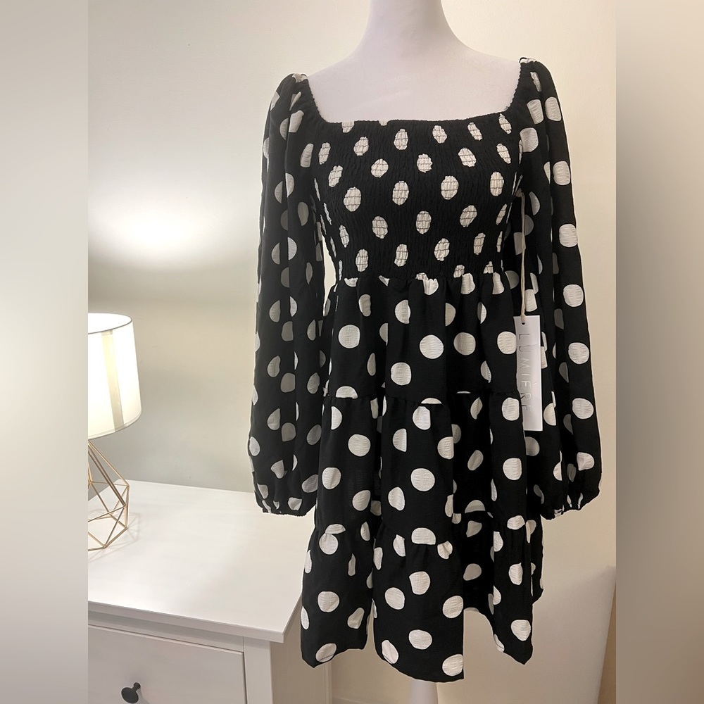 Brand new (with tag) polka dot dress. Can be off the shoulder. Size S (fits 4-6)